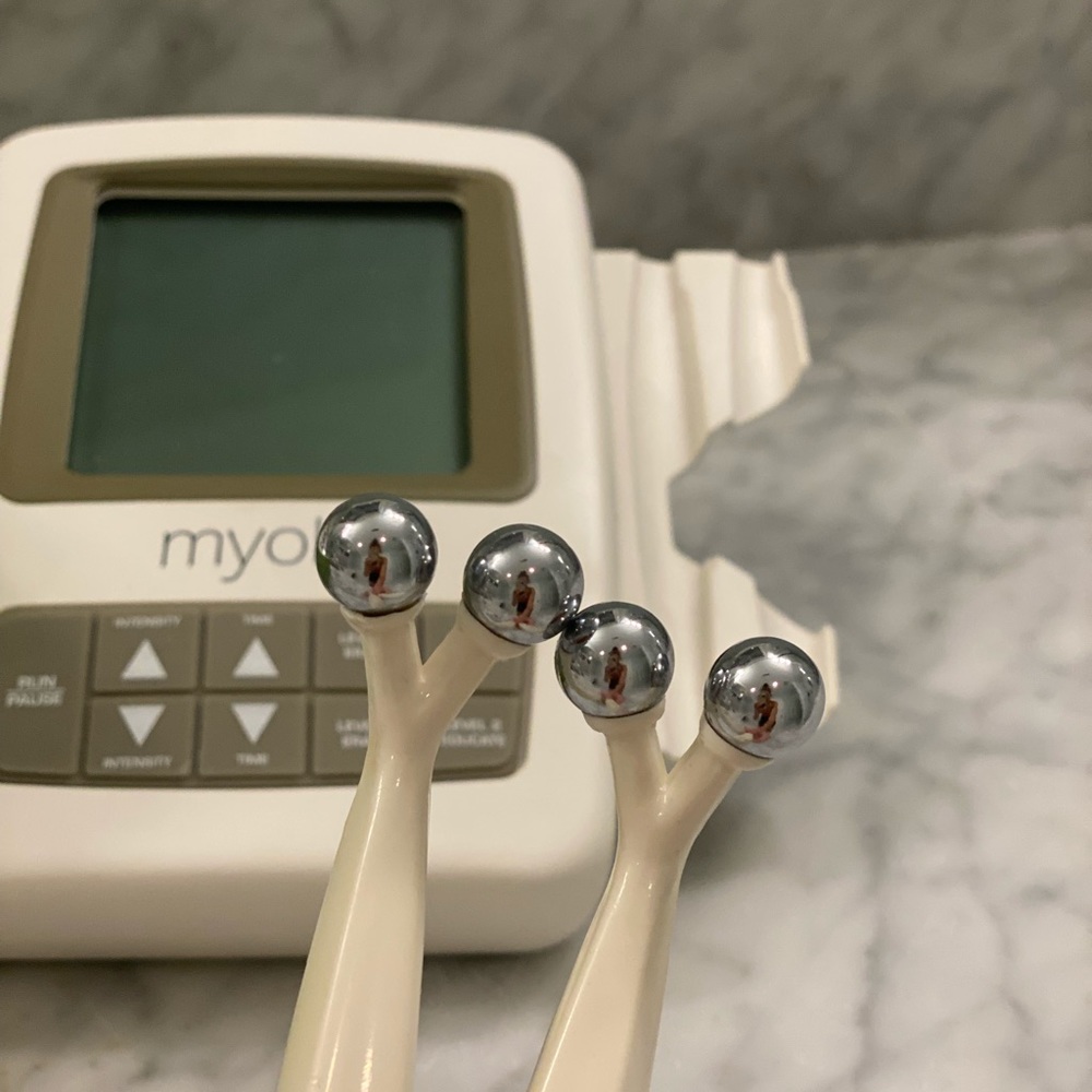MyoLift Mini Microcurrent Machine - Picture 9 of 10